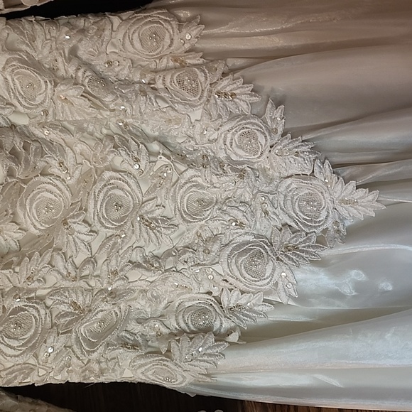 Beautiful Victorian Vtg Wedding gown off the shoulder sold as is - Picture 5 of 13